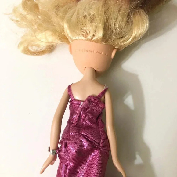 MGA Bratz Cloe Fashion Show Evening Wear  Doll Flaws TLC - Picture 12 of 16